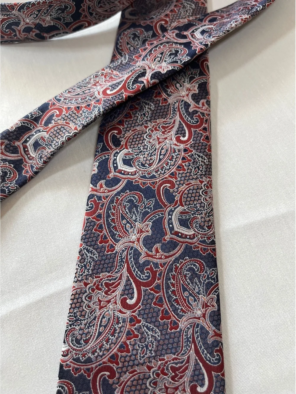Perry Ellis portfolio neck tie red white blue paisley